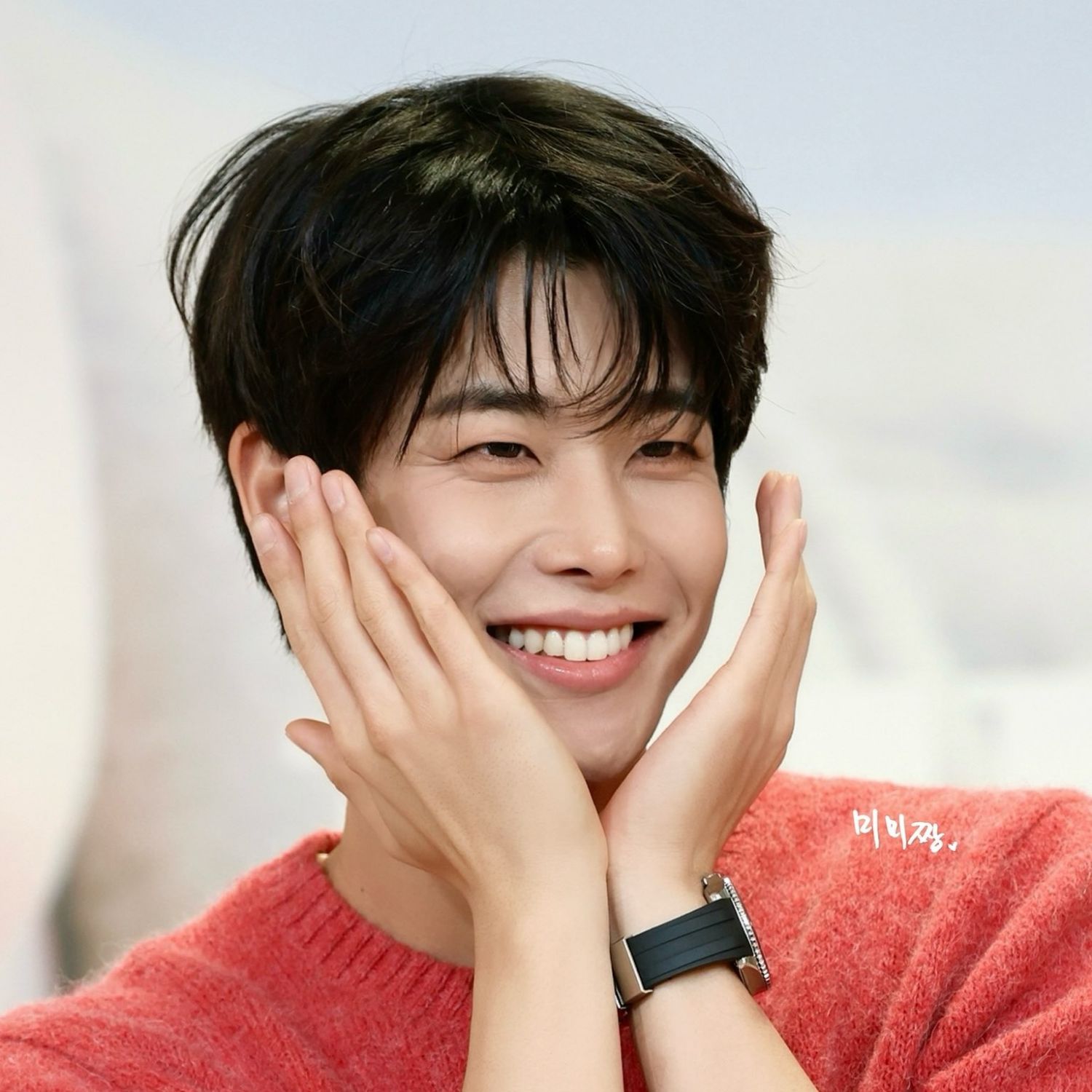 Behind-the-scenes cut of MJ (ASTRO)