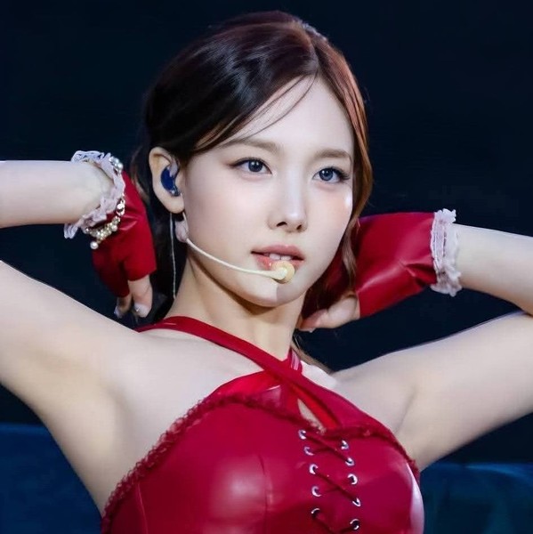 Foto profil Nayeon (TWICE) terpopuler hasil voting