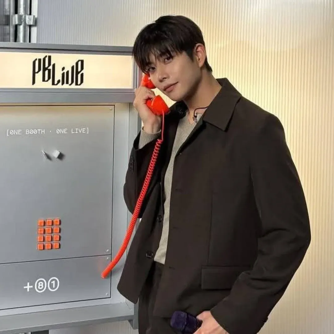 A moment captured by MJ (ASTRO)'s fan
