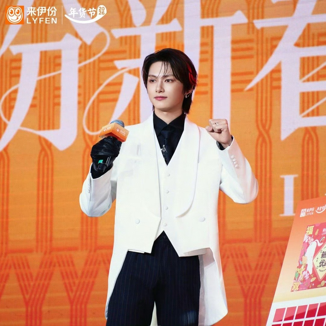 Recent activity shot of Jun (SEVENTEEN)