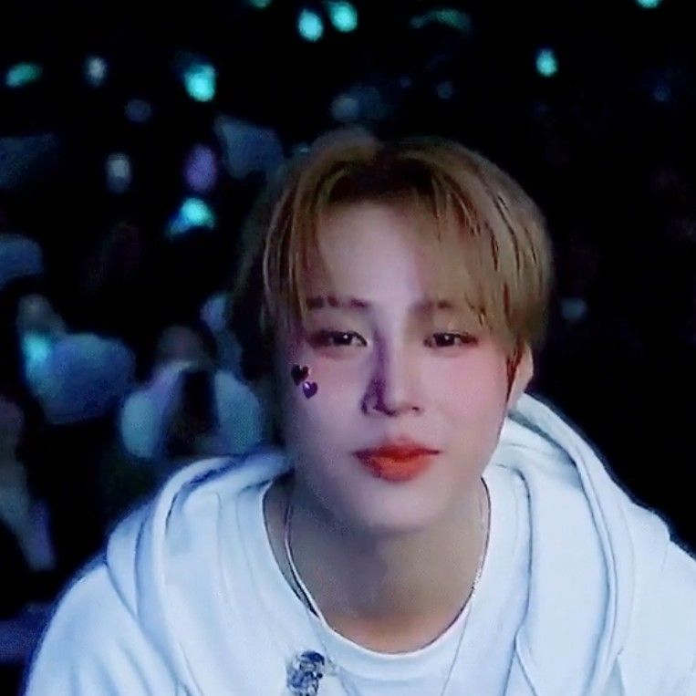 Behind-the-scenes cut of Ha Sungwoon