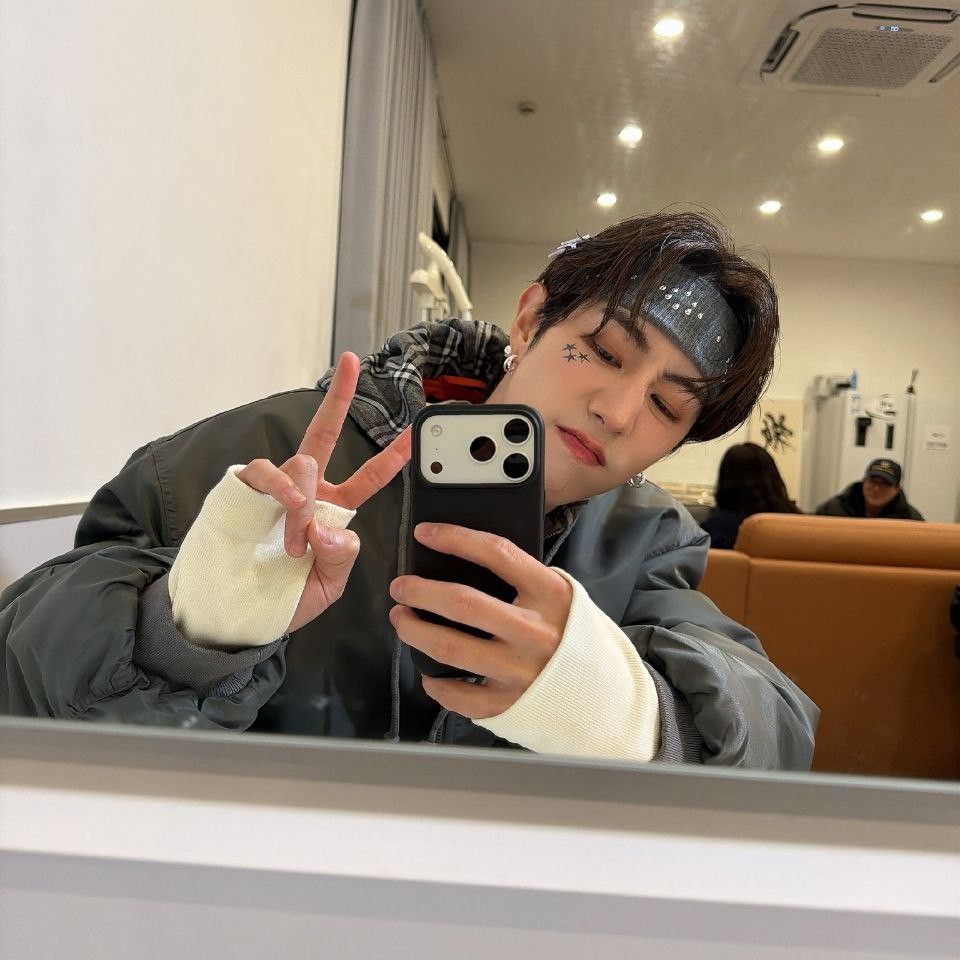 Recent activity shot of Mark (GOT7)