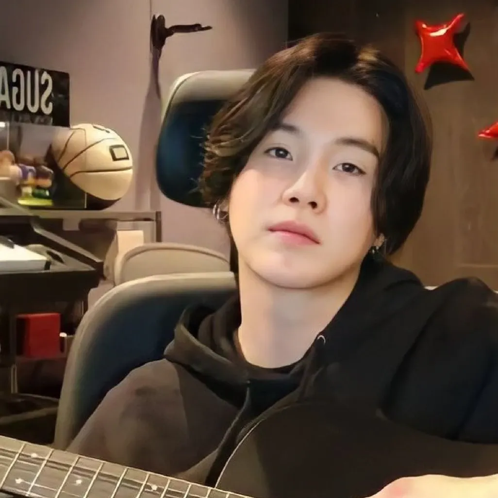 Potret di balik layar SUGA (BTS)