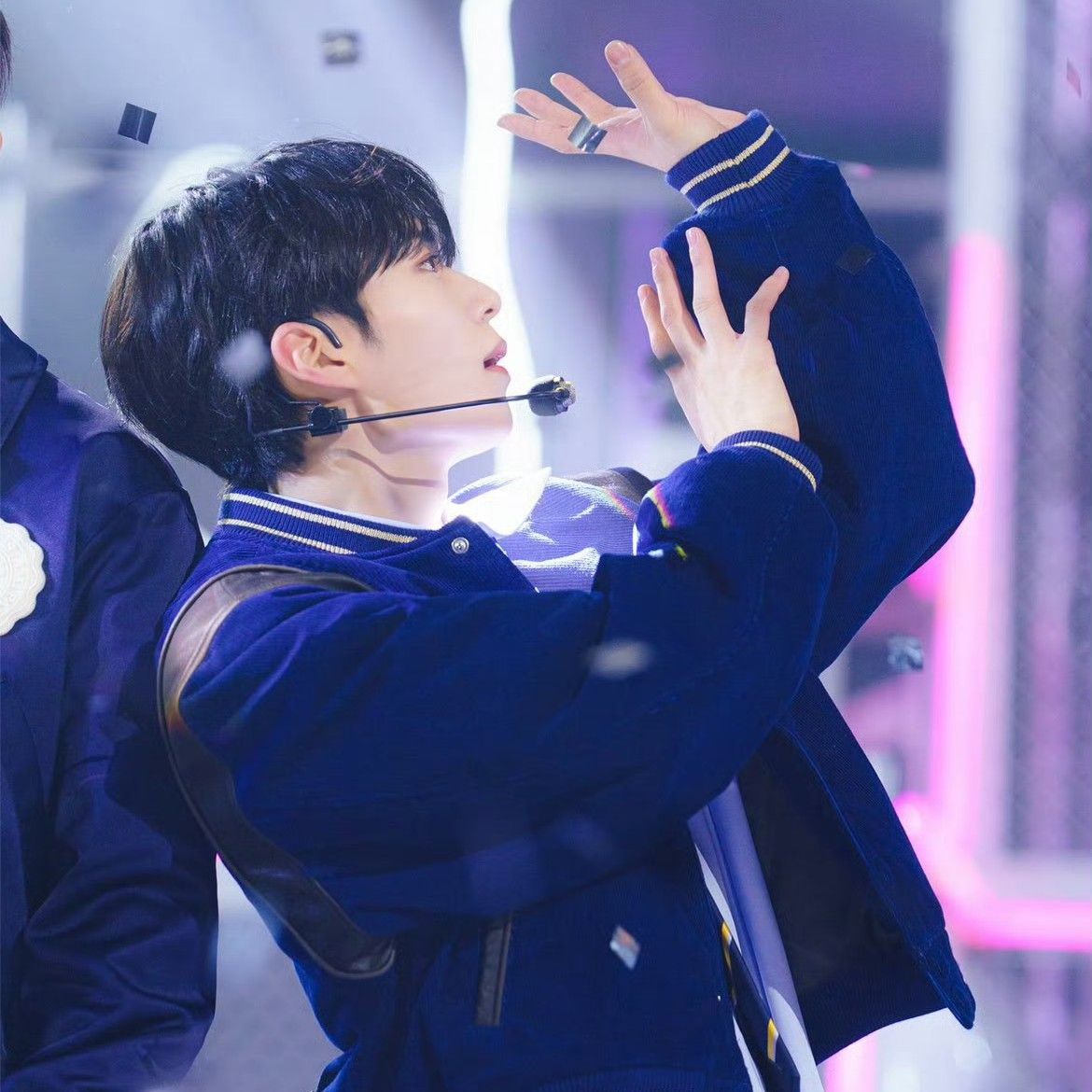 Behind-the-scenes cut of Kim Junseo (ALPHA DRIVE ONE)