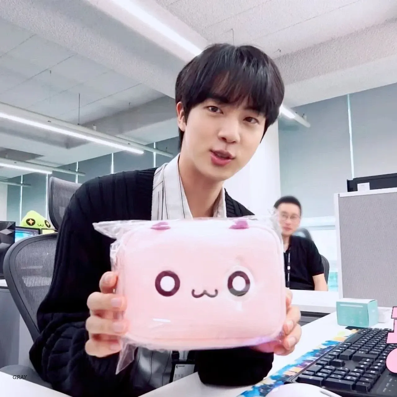 Momen yang diabadikan oleh penggemar Jin (BTS)