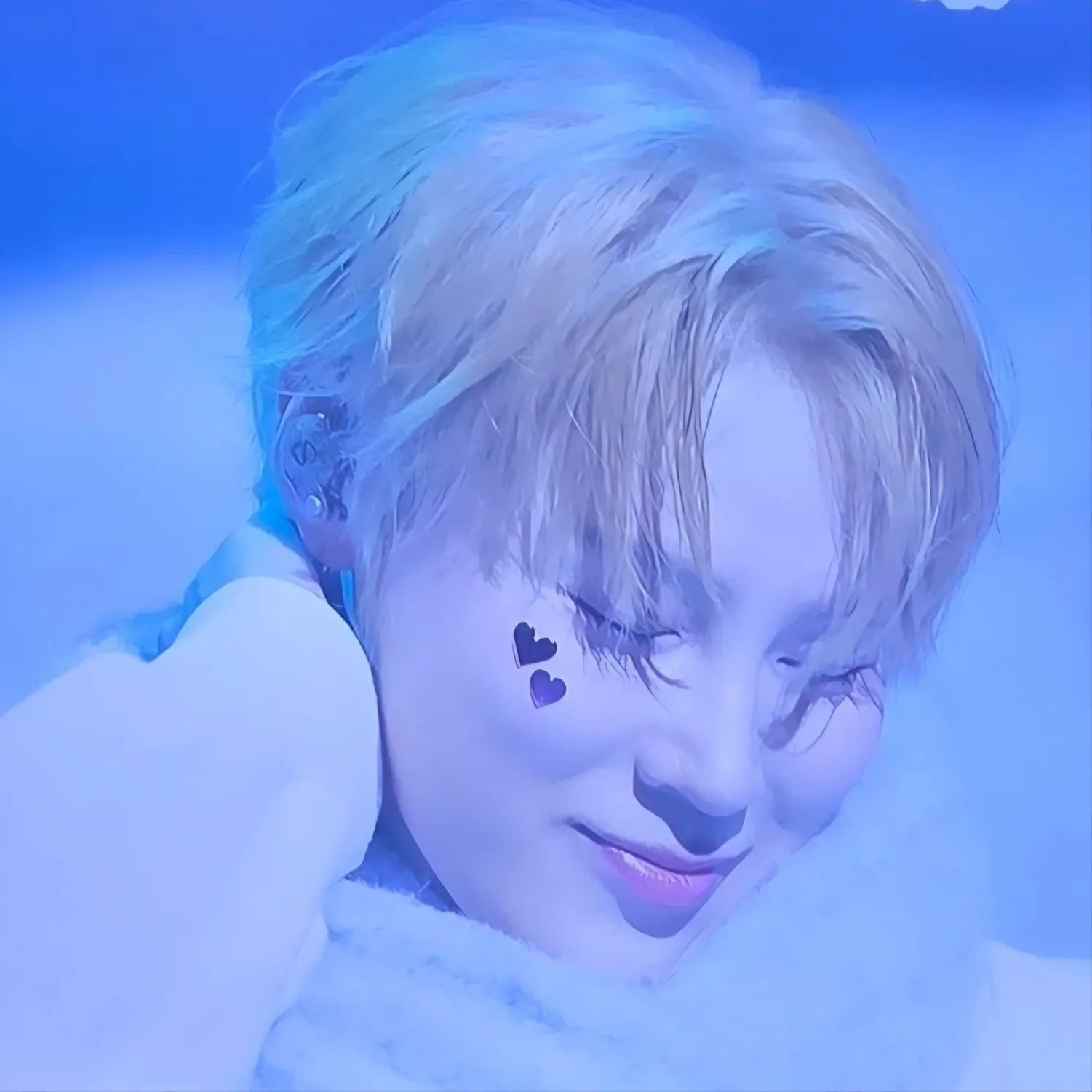 A moment captured by Ha Sungwoon's fan