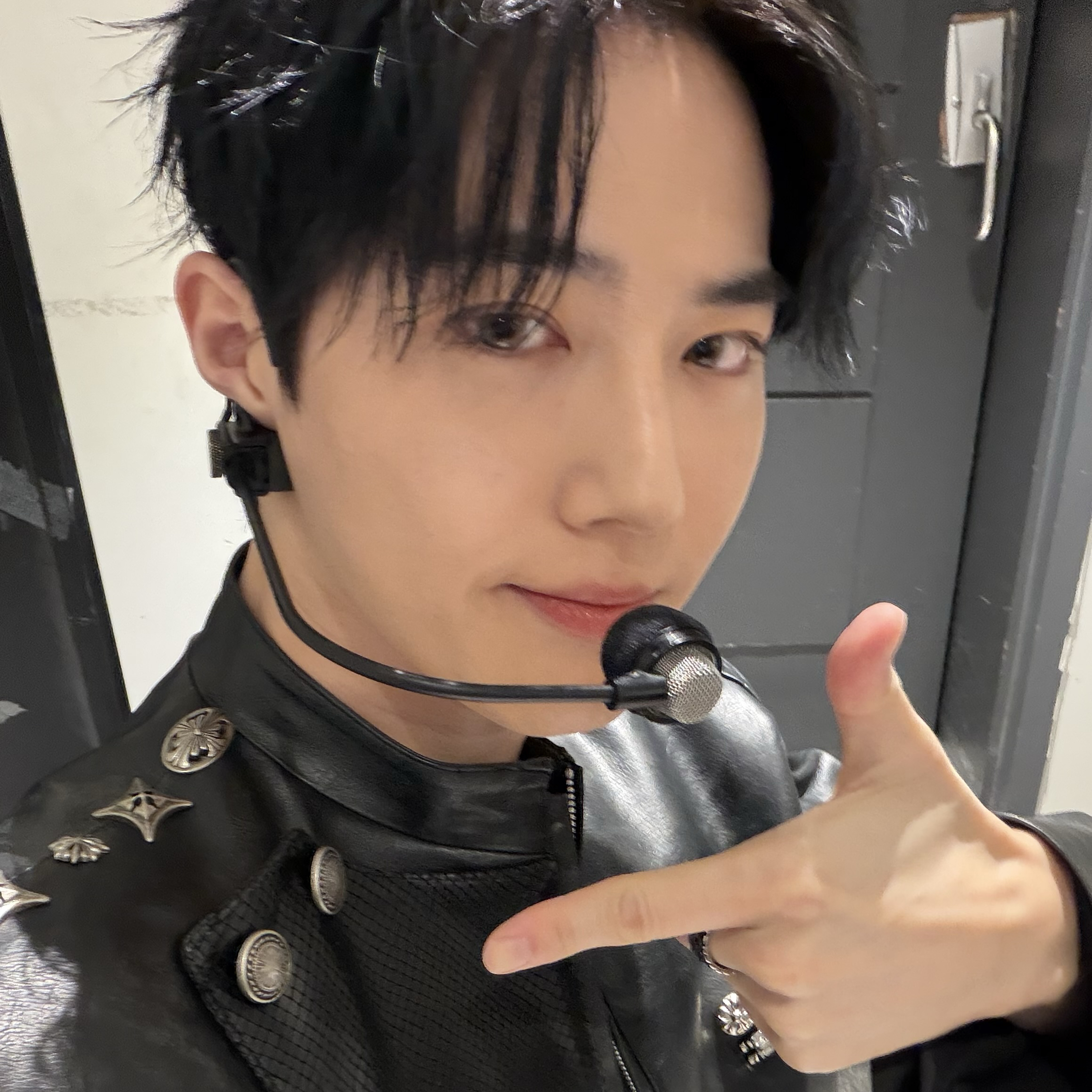 수호 (EXO)의 비하인드 컷