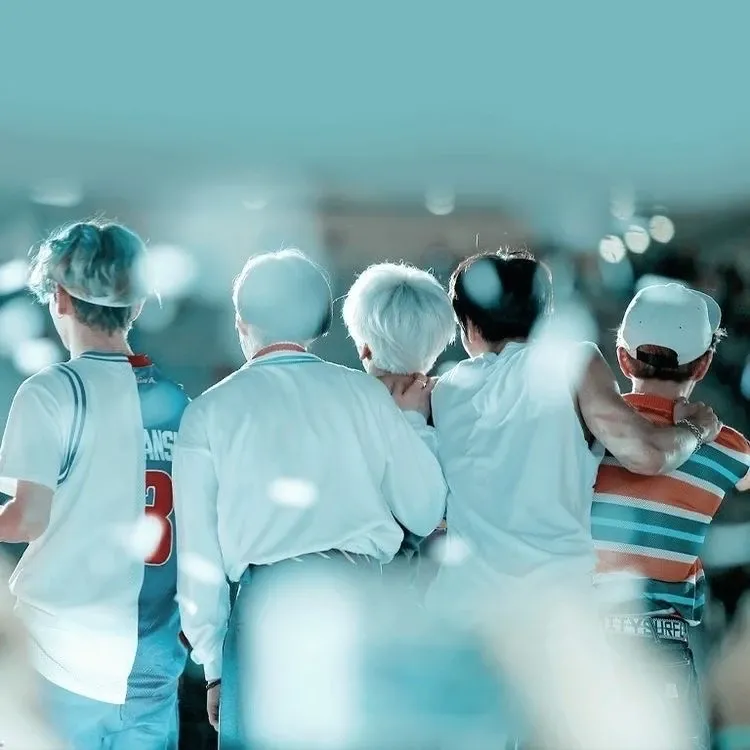 Behind-the-scenes cut of SHINee