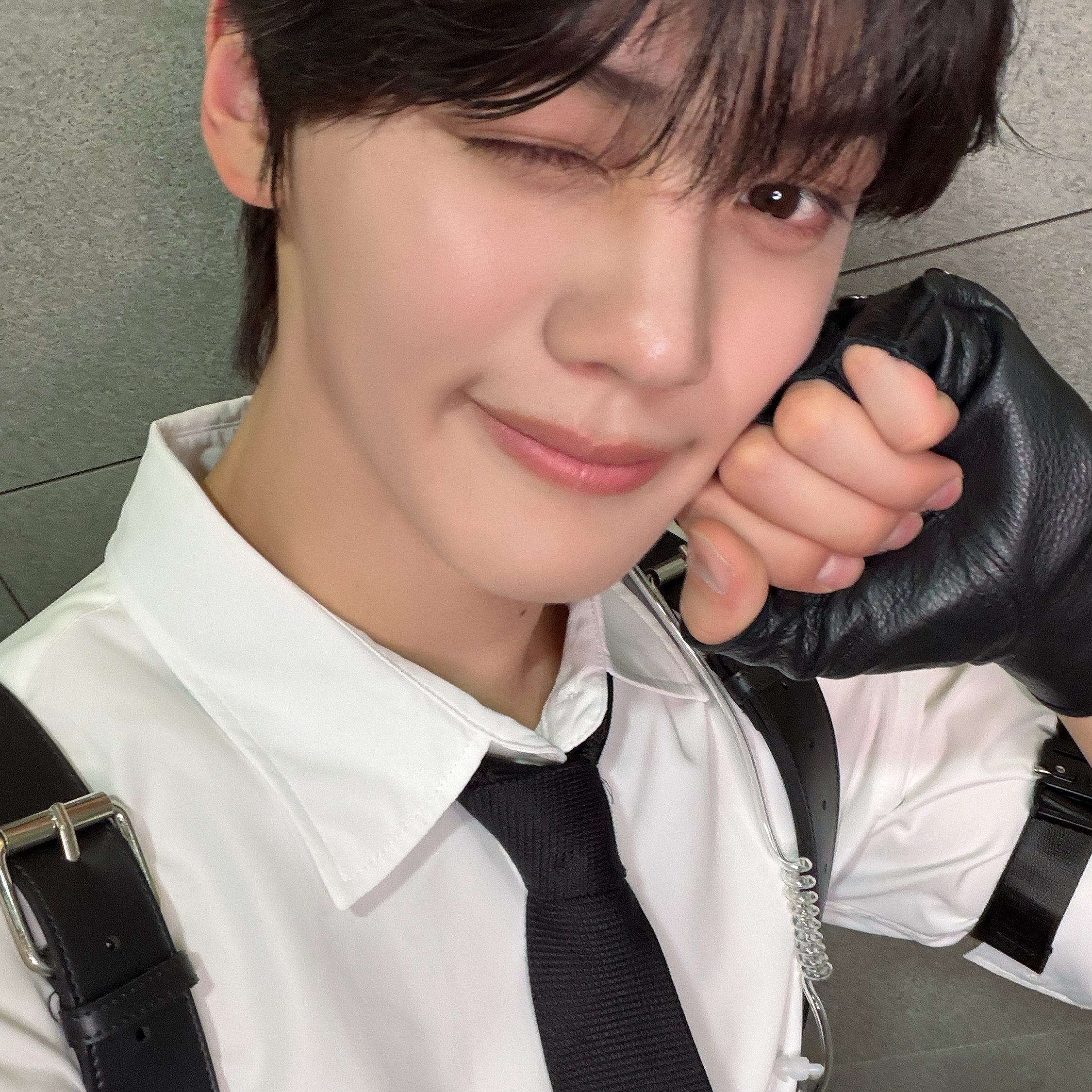 Behind-the-scenes cut of Kim Gyuvin (AND2BLE)