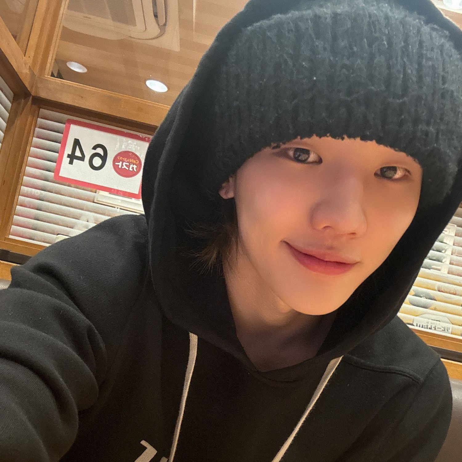 Behind-the-scenes cut of Junhyeok (TNX)