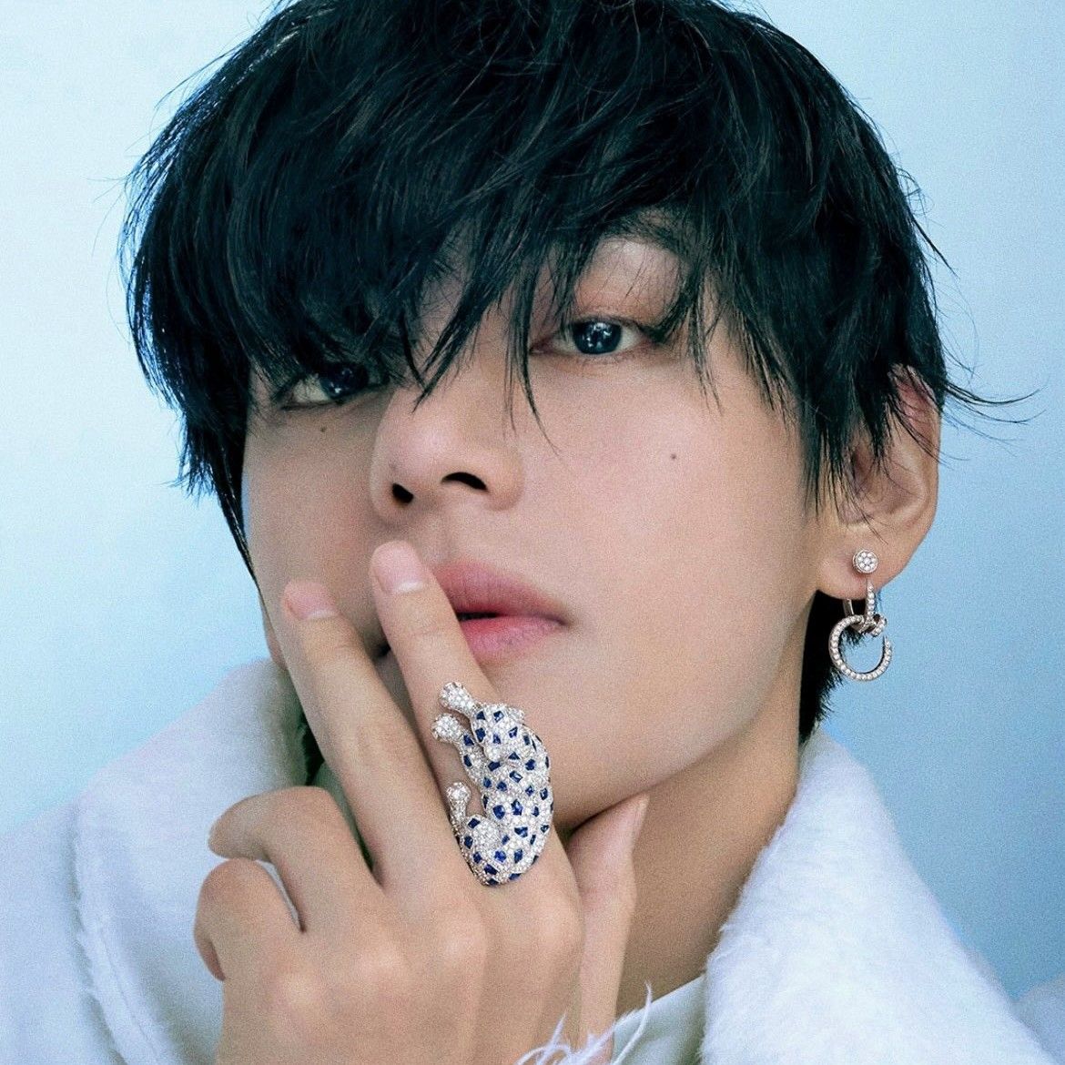 Foto aktivitas terbaru V (BTS)