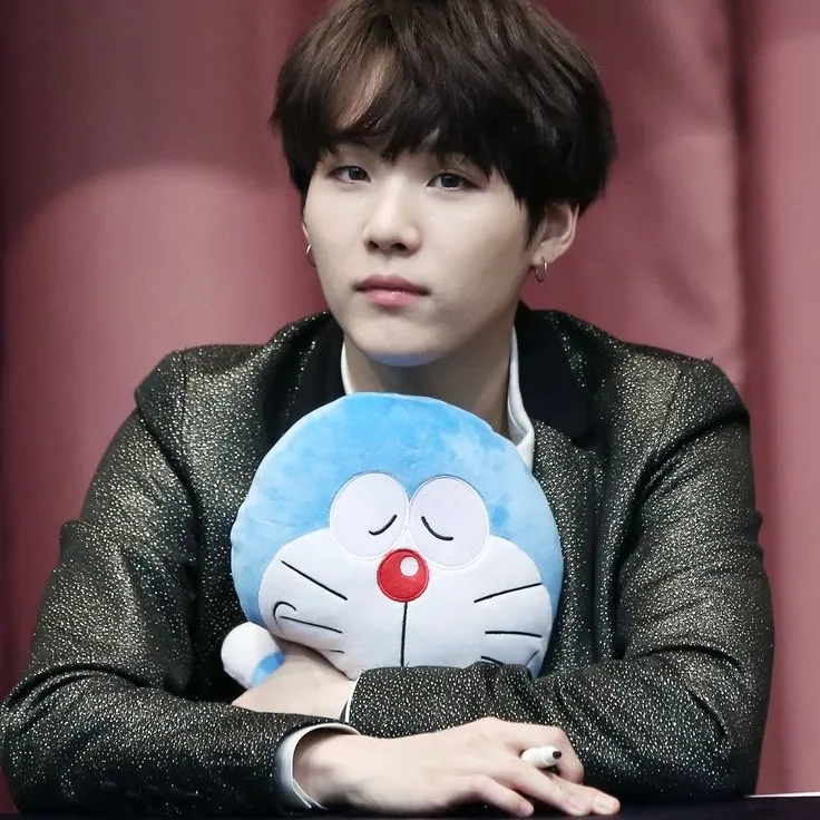 Foto aktivitas terbaru SUGA (BTS)