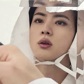 Momen yang diabadikan oleh penggemar Jin (BTS)