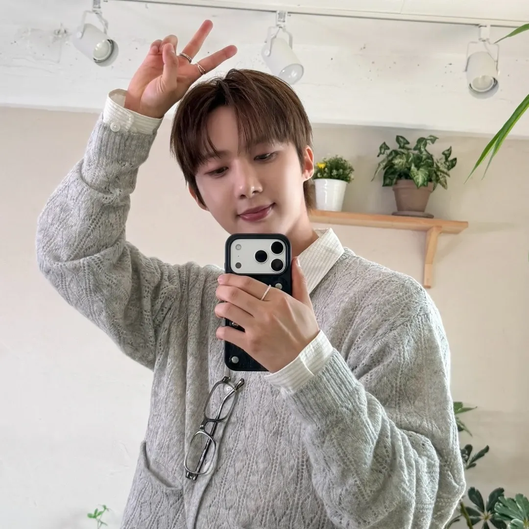 Recent activity shot of Hui (PENTAGON)