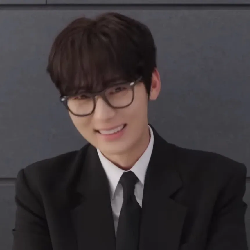 Behind-the-scenes cut of Hwang Minhyun