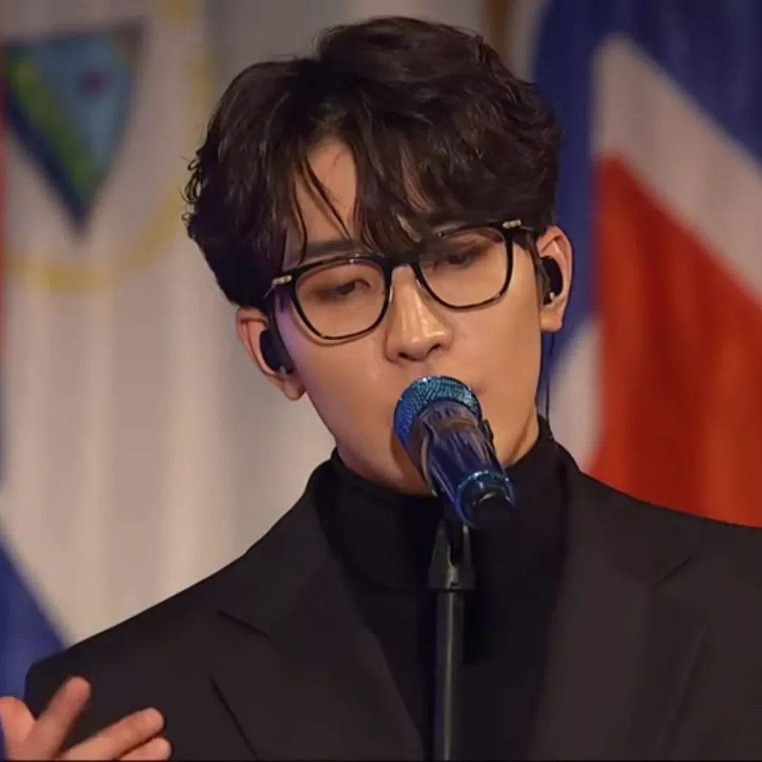 A moment captured by Wonwoo (SEVENTEEN)'s fan