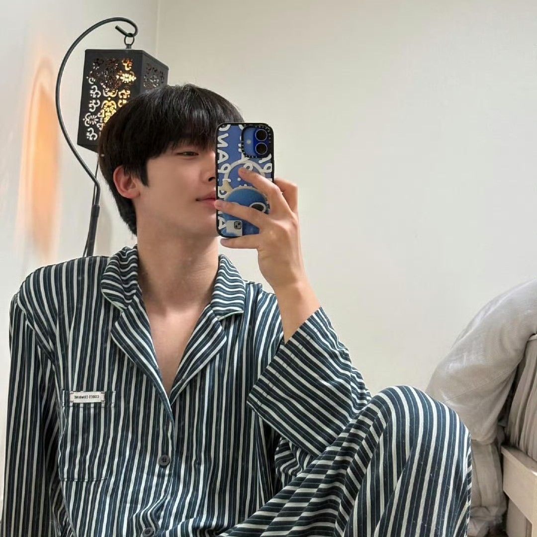 A moment captured by Kim Yohan (WEi)'s fan