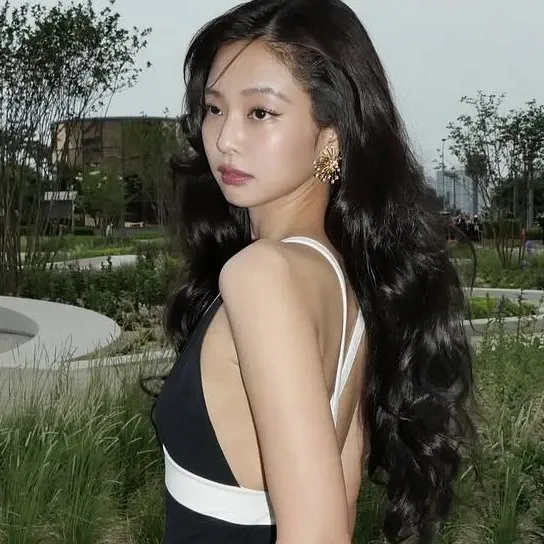 제니 (BLACKPINK)의 최신 사진