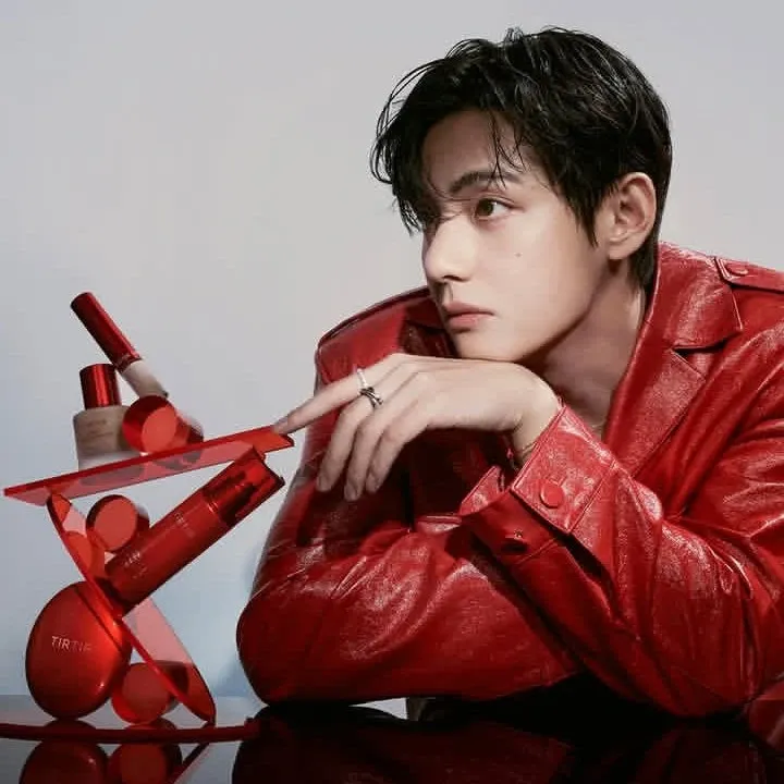 Latest photo of V (BTS)