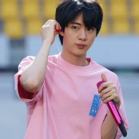 Foto aktivitas terbaru Jin (BTS)