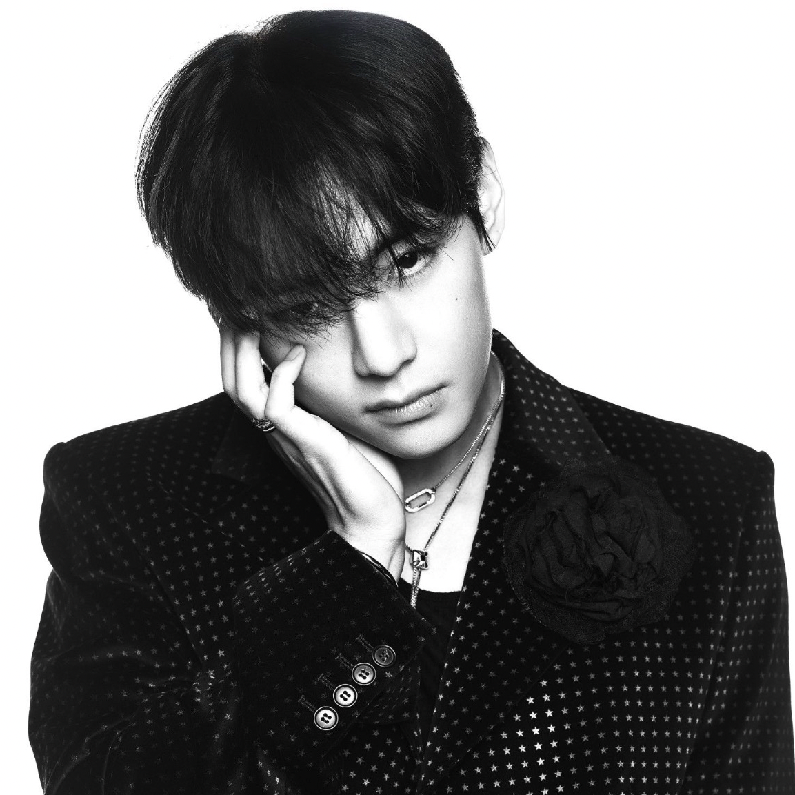 뷔 (방탄소년단)의 최신 사진