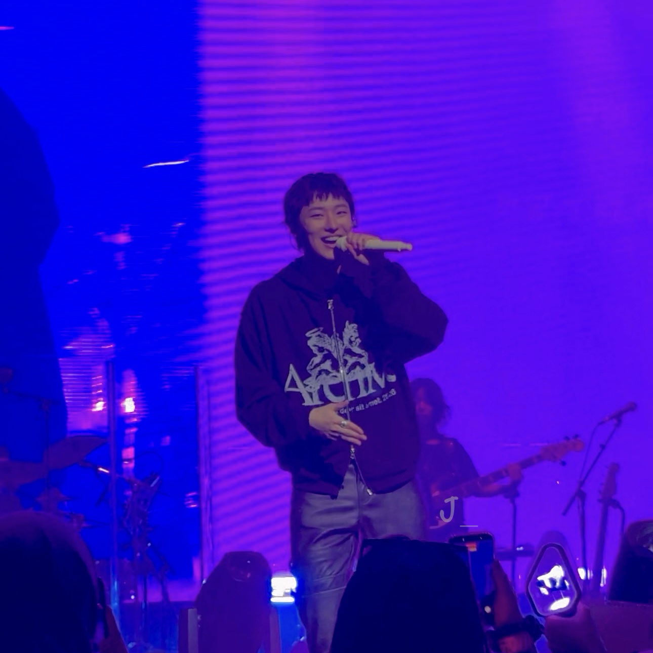 Behind-the-scenes cut of WOODZ