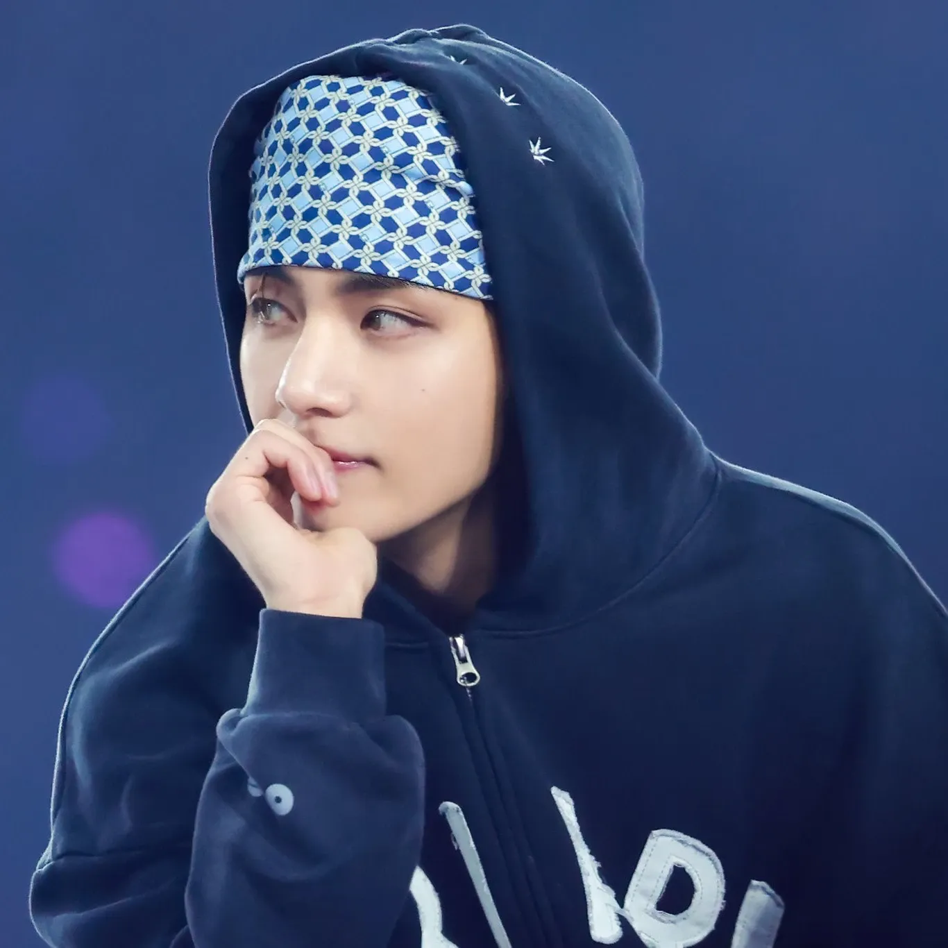 뷔 (방탄소년단)의 비하인드 컷