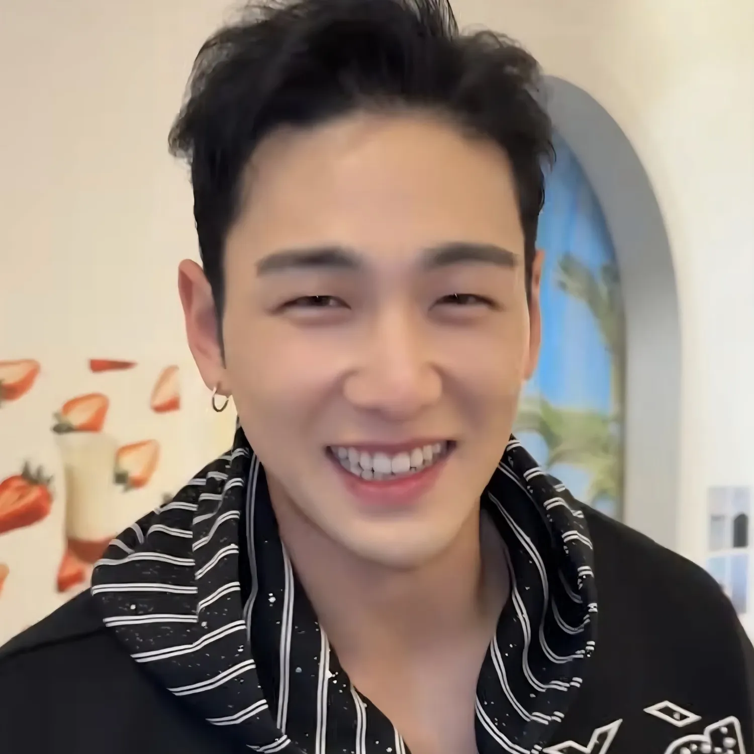 Behind-the-scenes cut of Baekho