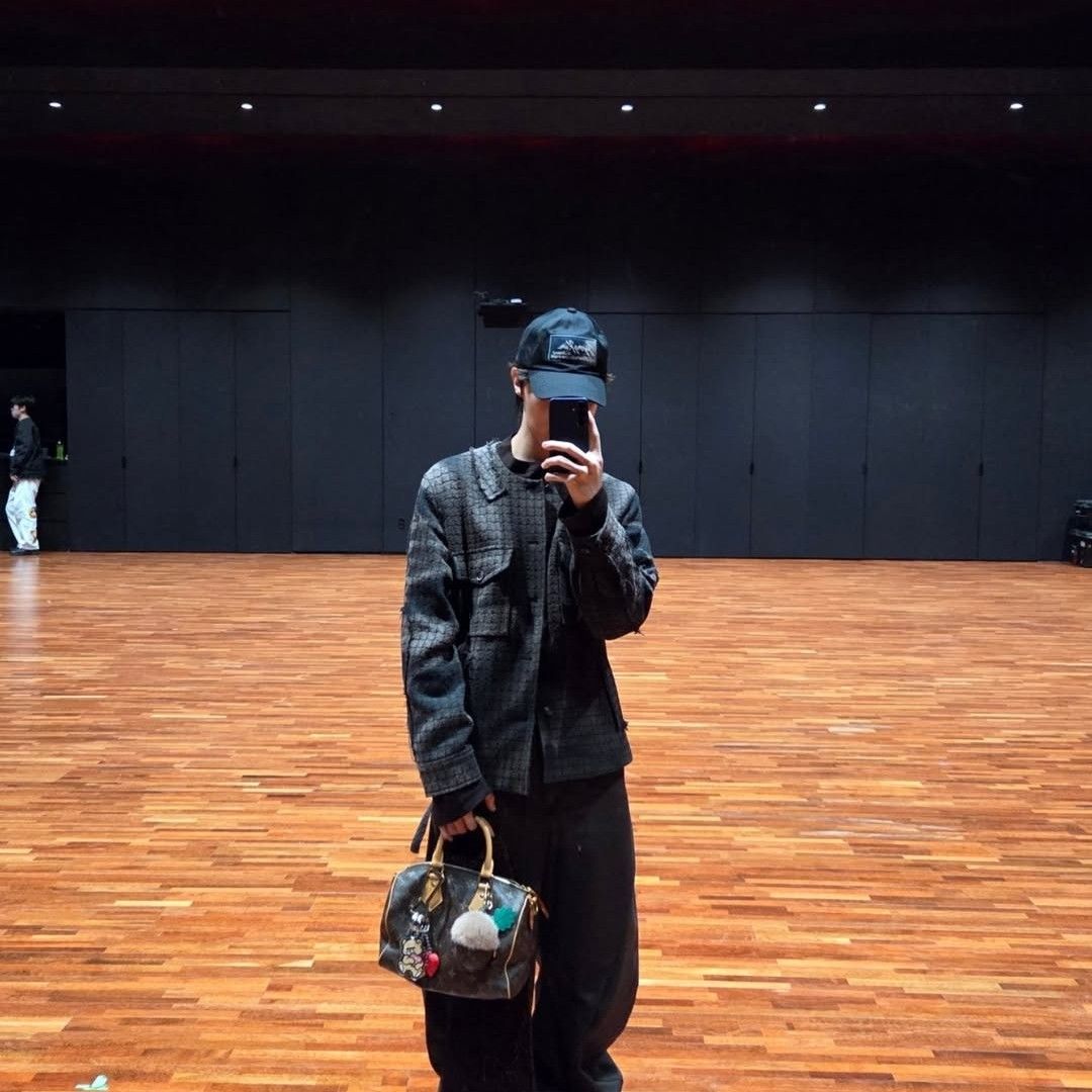 Foto terbaru j-hope (BTS)