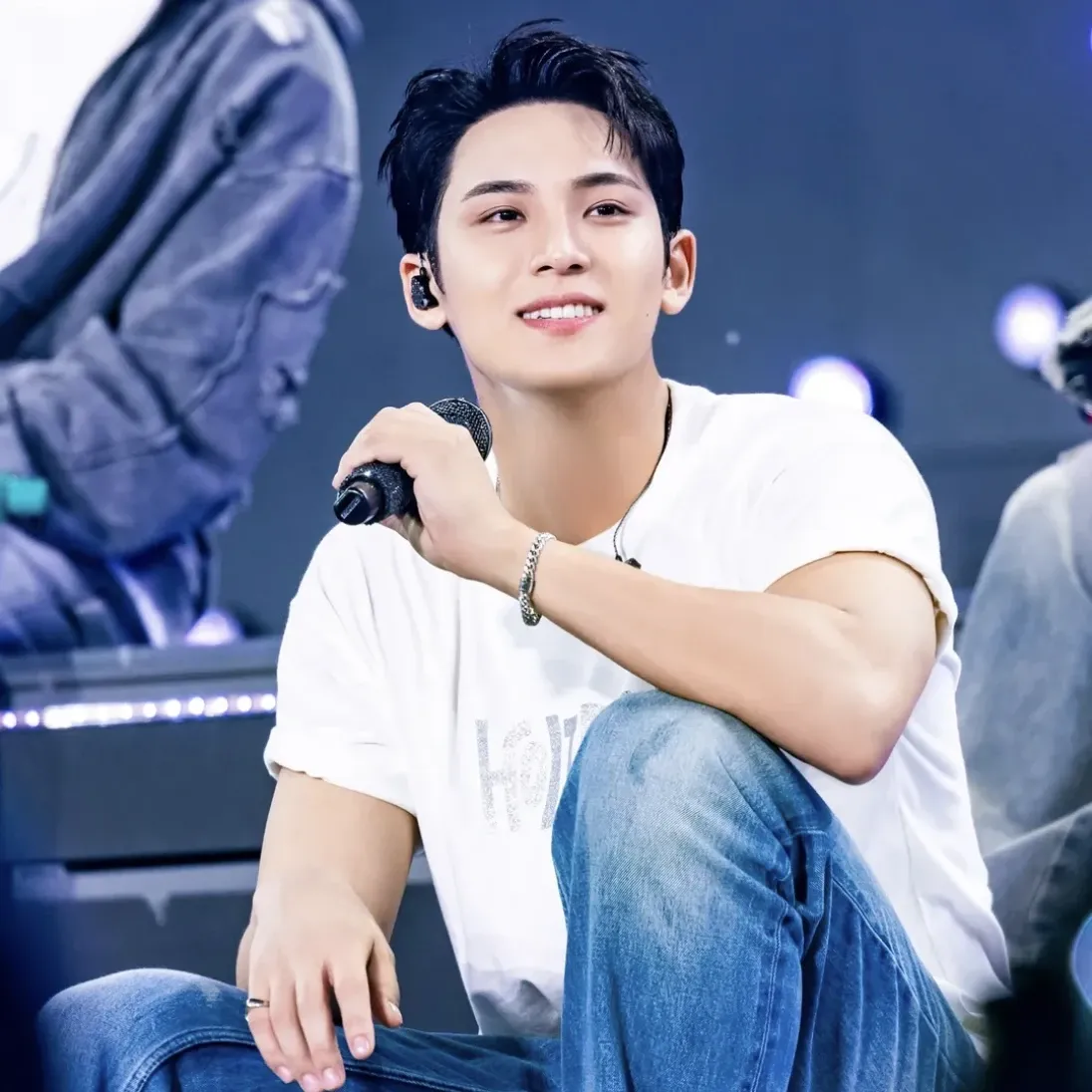 A moment captured by Mingyu (SEVENTEEN)'s fan