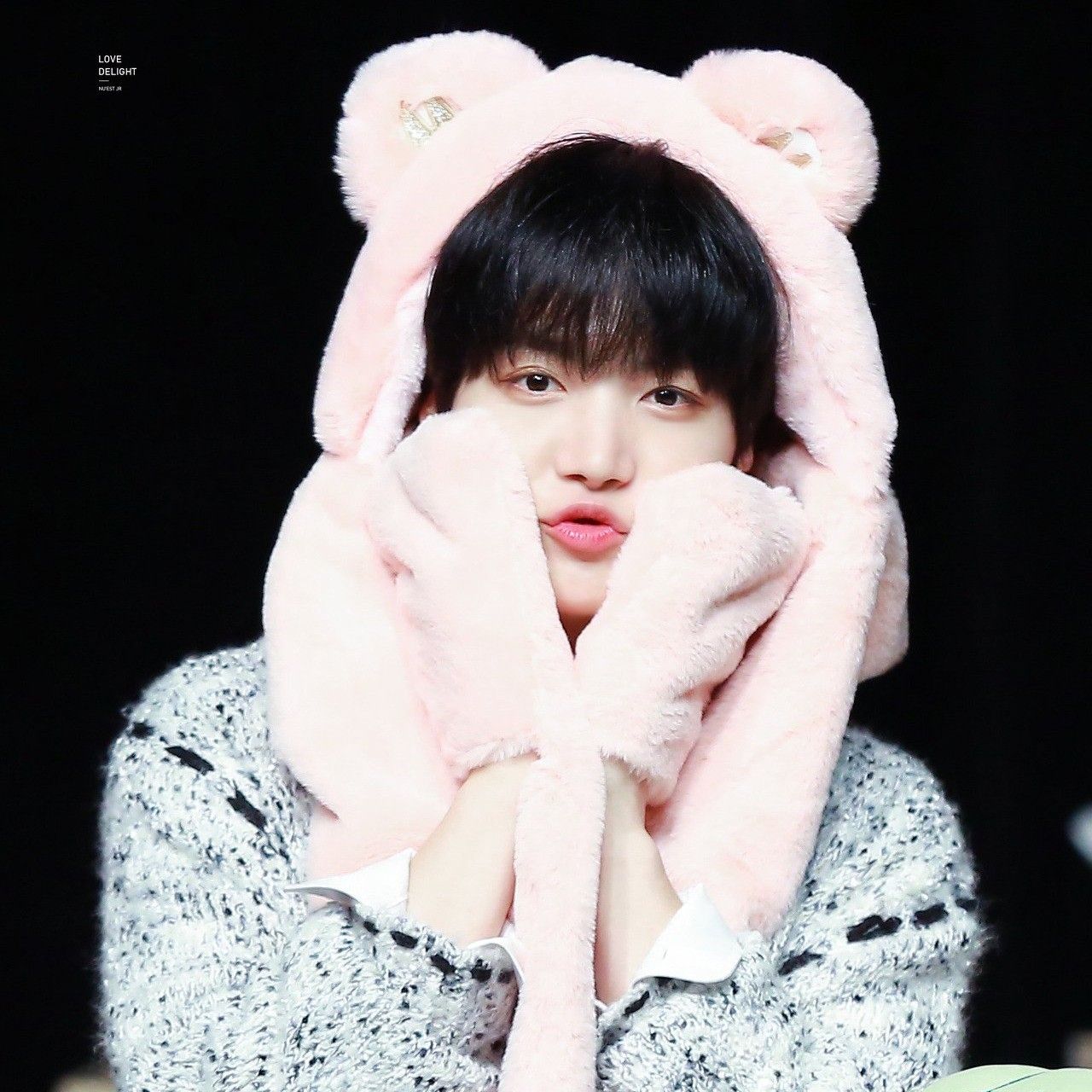 A moment captured by Kim Jonghyeon's fan