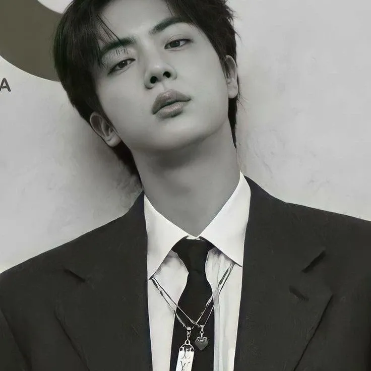 Momen yang diabadikan oleh penggemar Jin (BTS)