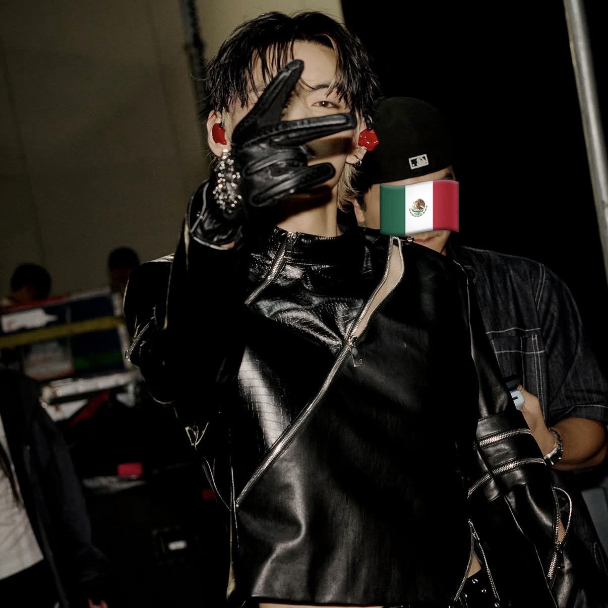 Behind-the-scenes cut of V (BTS)