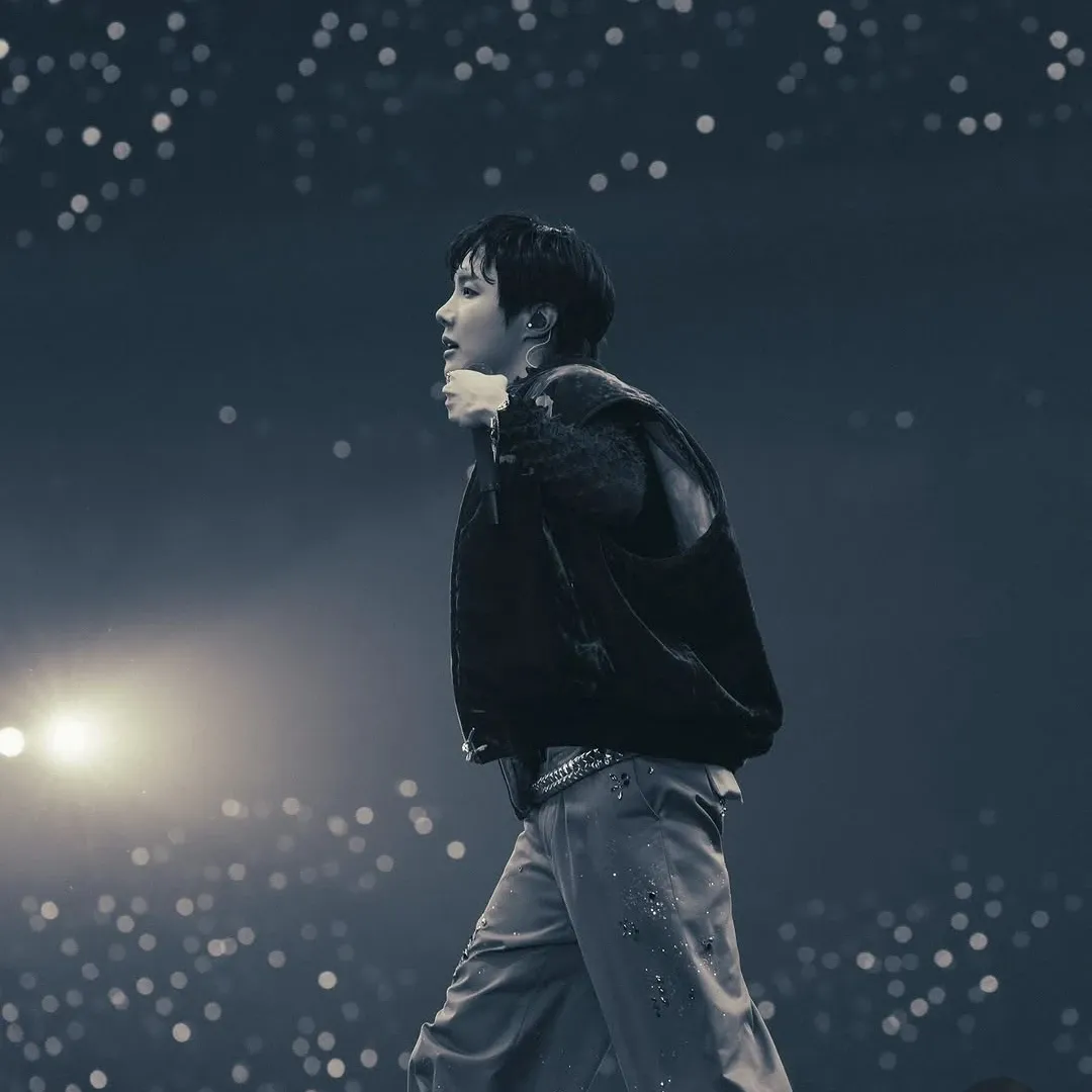 Momen yang diabadikan oleh penggemar j-hope (BTS)