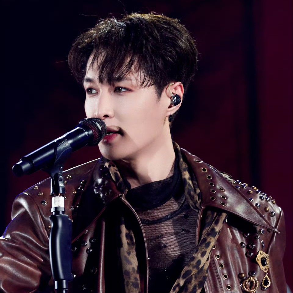 A moment captured by Lay (EXO)'s fan