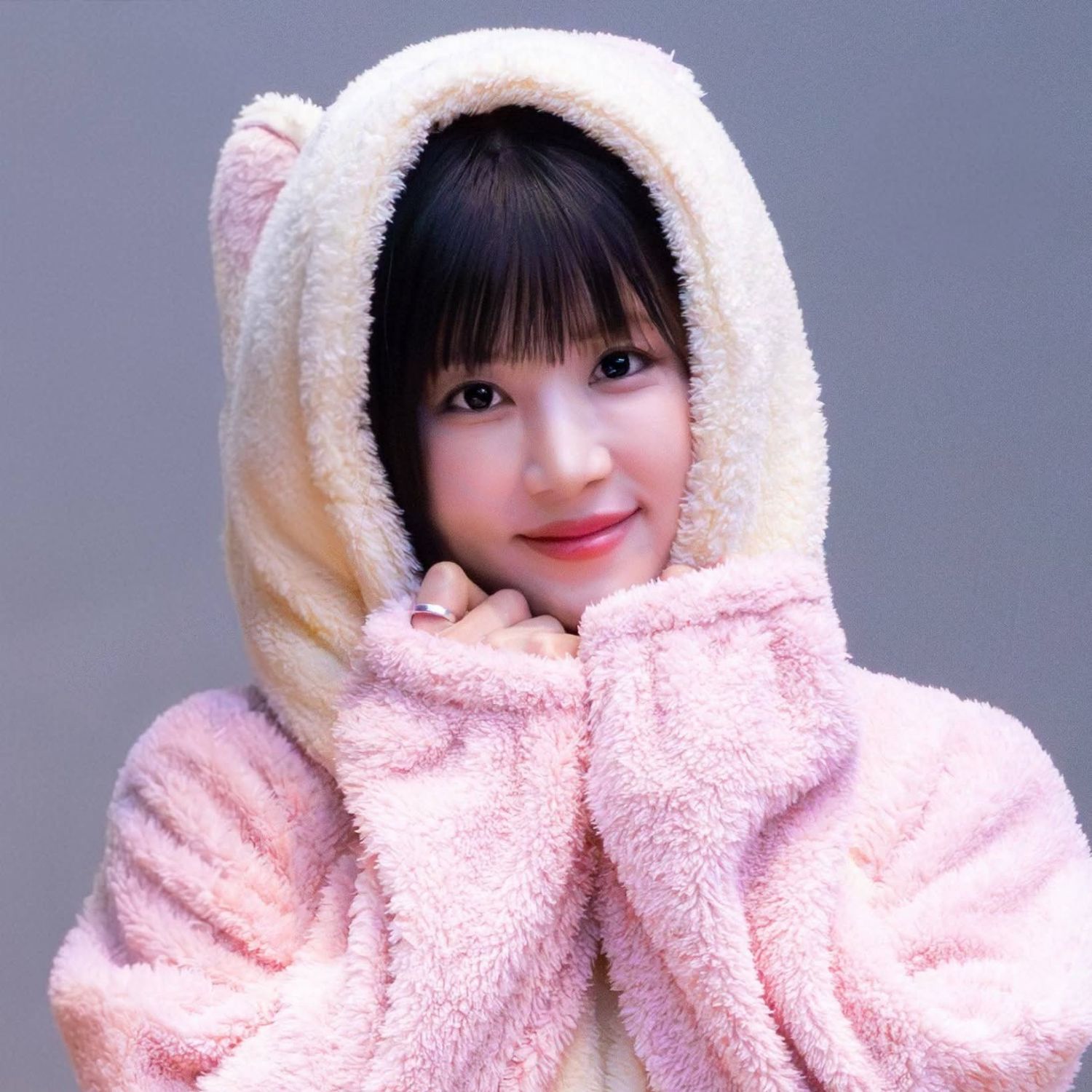 Behind-the-scenes cut of Park Chorong (Apink)