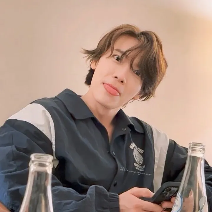 Behind-the-scenes cut of Donghae (Super Junior)