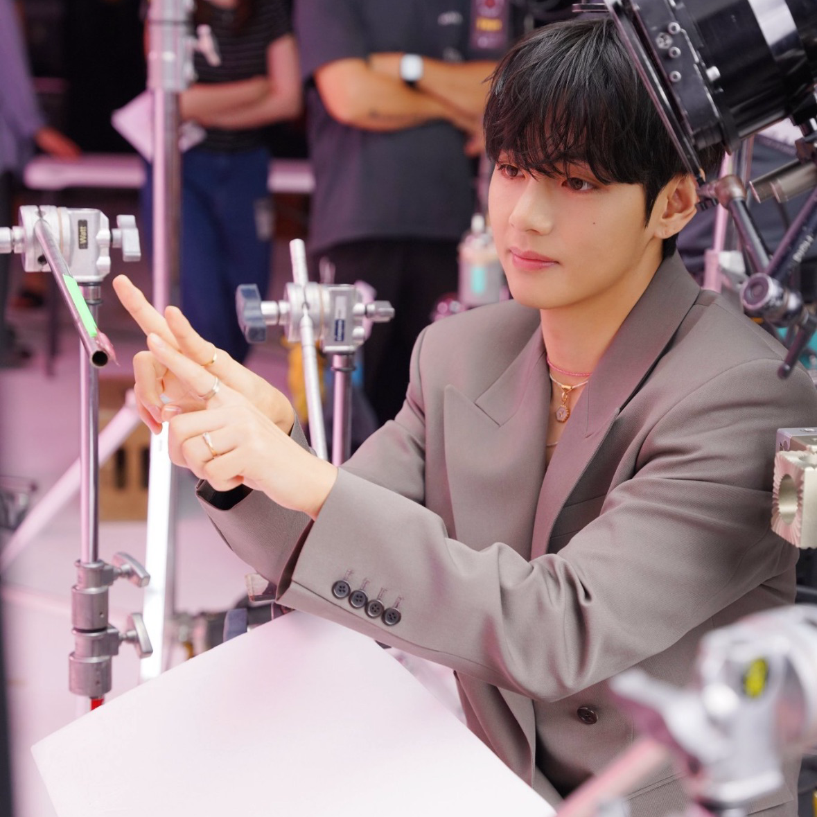 뷔 (방탄소년단)의 비하인드 컷