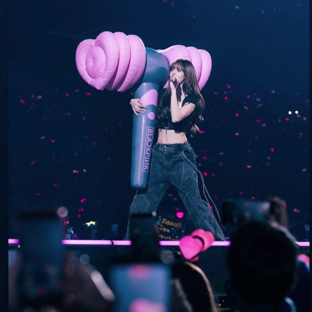 Recent activity shot of Lisa (BLACKPINK)