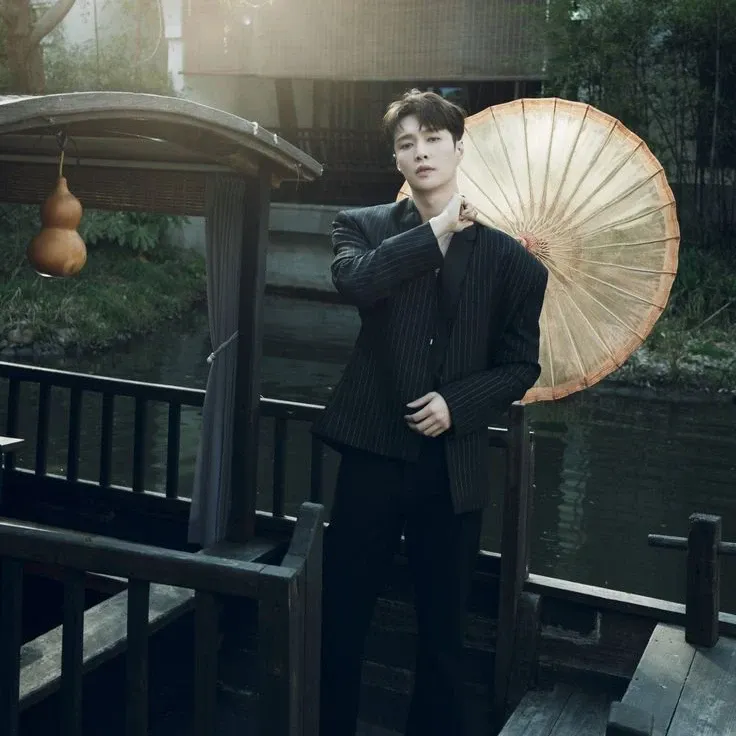Latest photo of Lay (EXO)