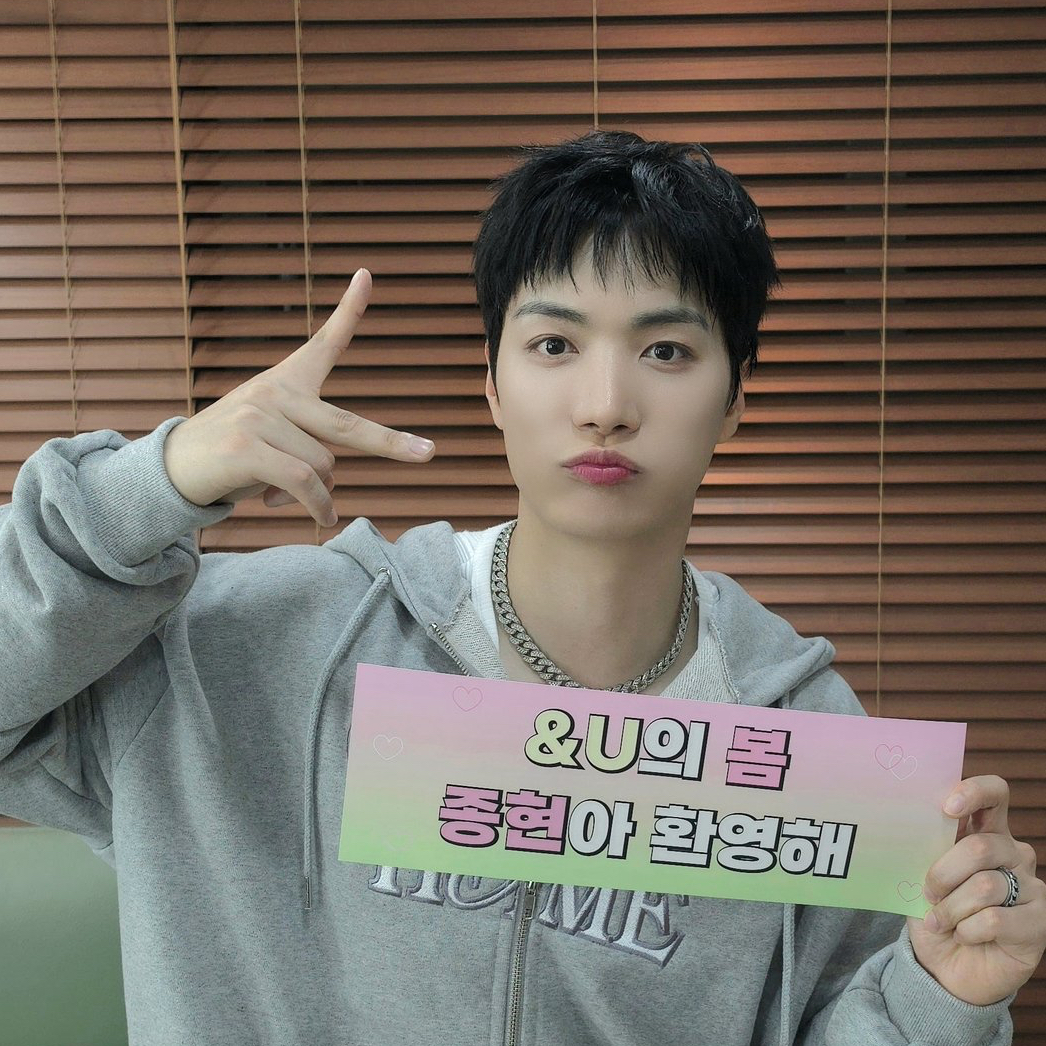 A moment captured by Kim Jonghyeon's fan