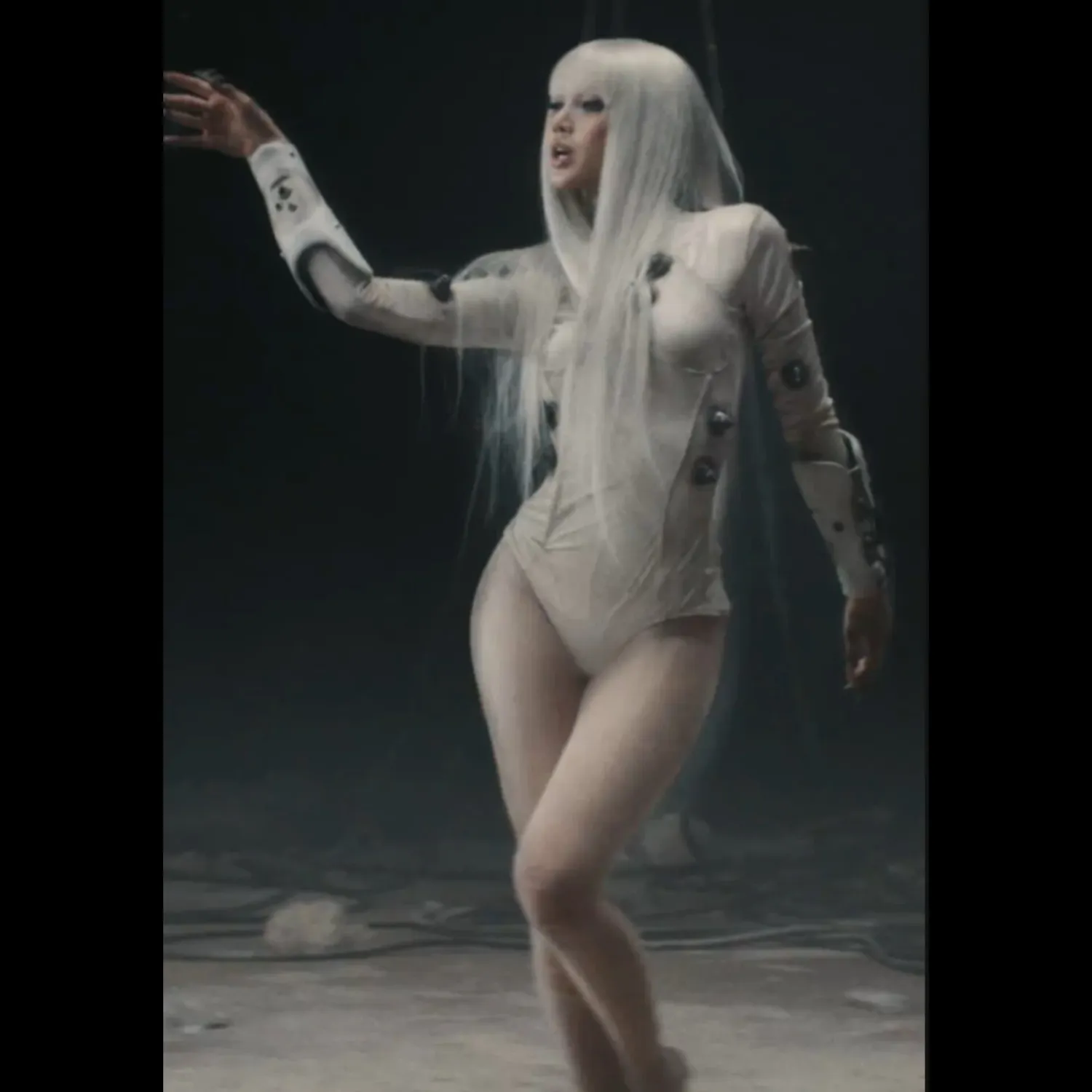 Foto aktivitas terbaru Lisa (BLACKPINK)