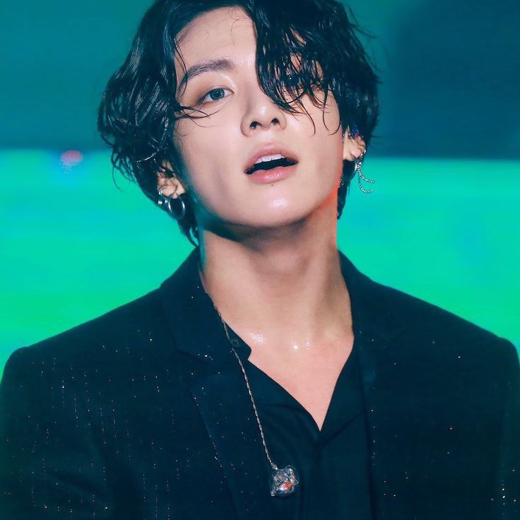 Foto aktivitas terbaru Jungkook (BTS)