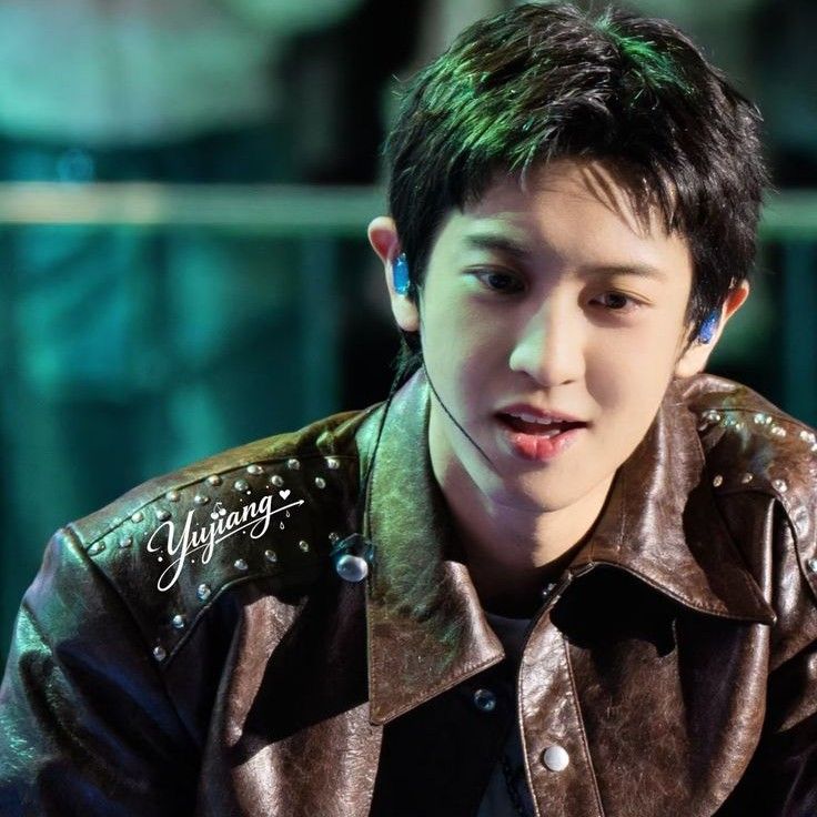 Foto terbaru Chanyeol (EXO)