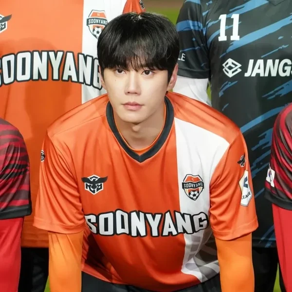Popular profile image of Lee Junyoung selected by votes