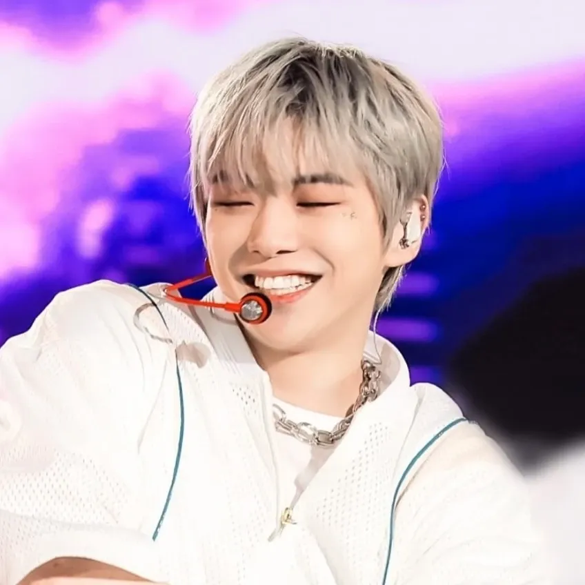 강다니엘의 비하인드 컷
