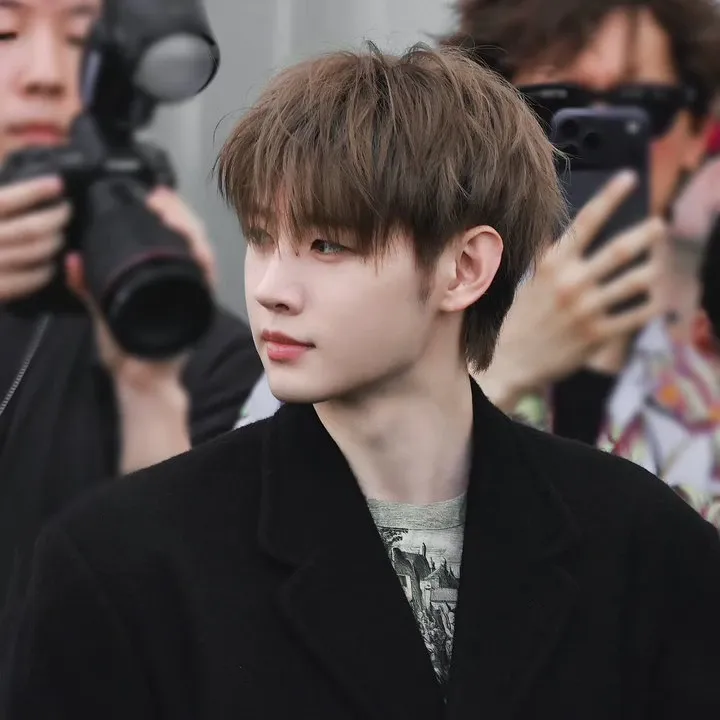 Foto aktivitas terbaru Sunghoon (ENHYPEN)