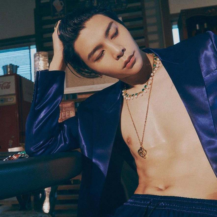 Behind-the-scenes cut of Johnny (NCT 127)