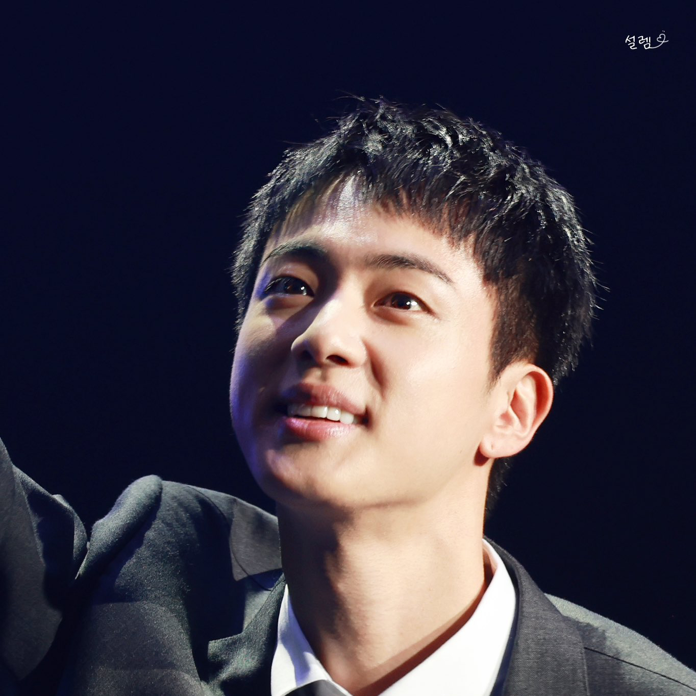 진 (방탄소년단)의 최신 사진