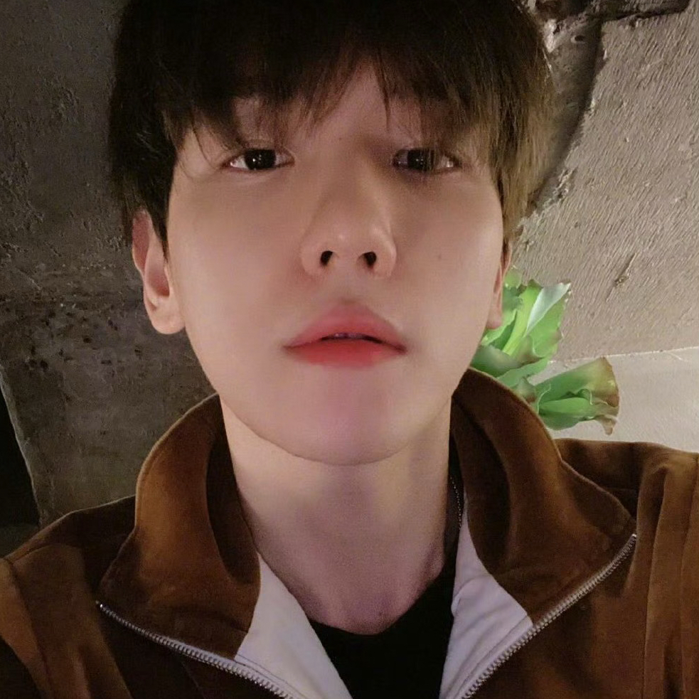 Foto aktivitas terbaru Baekhyun (EXO)